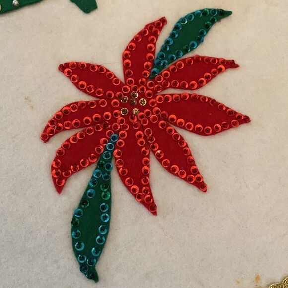 Vtg 60s felt beaded & spangled Christmas tree skirt - Picture 8 of 13